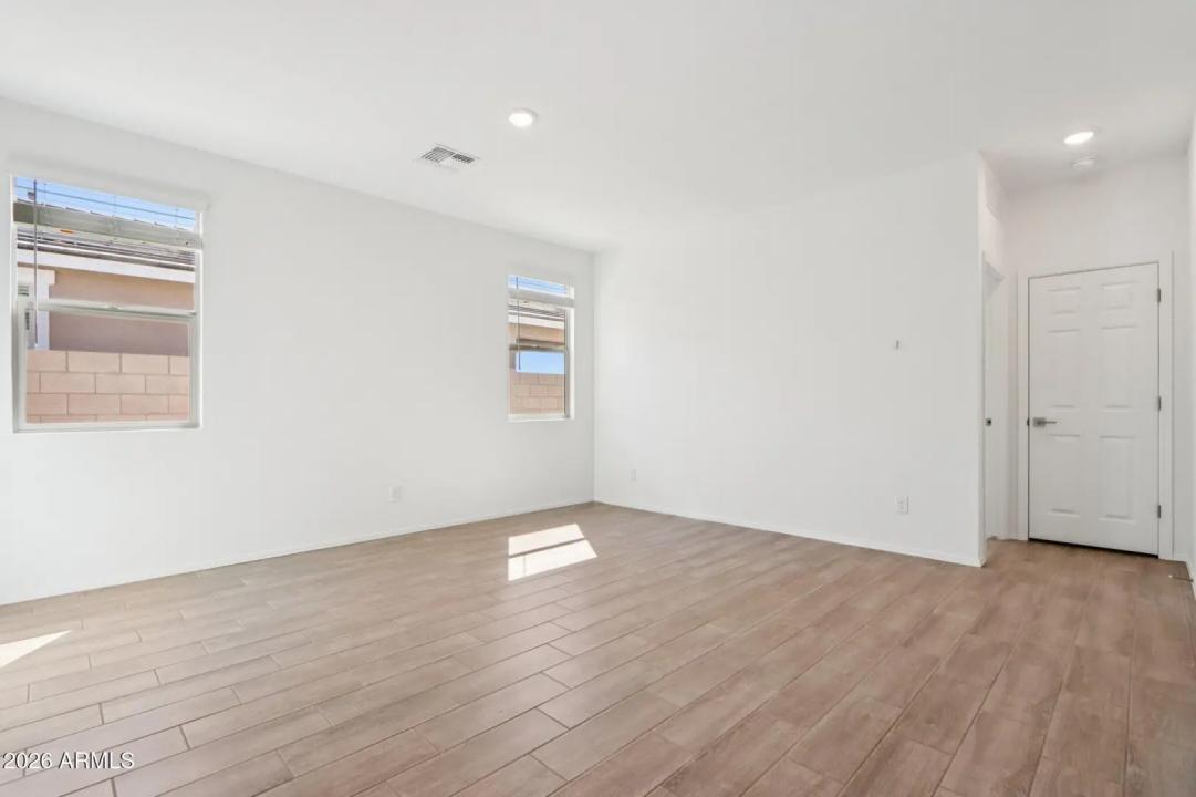 Real Estate Picture 32