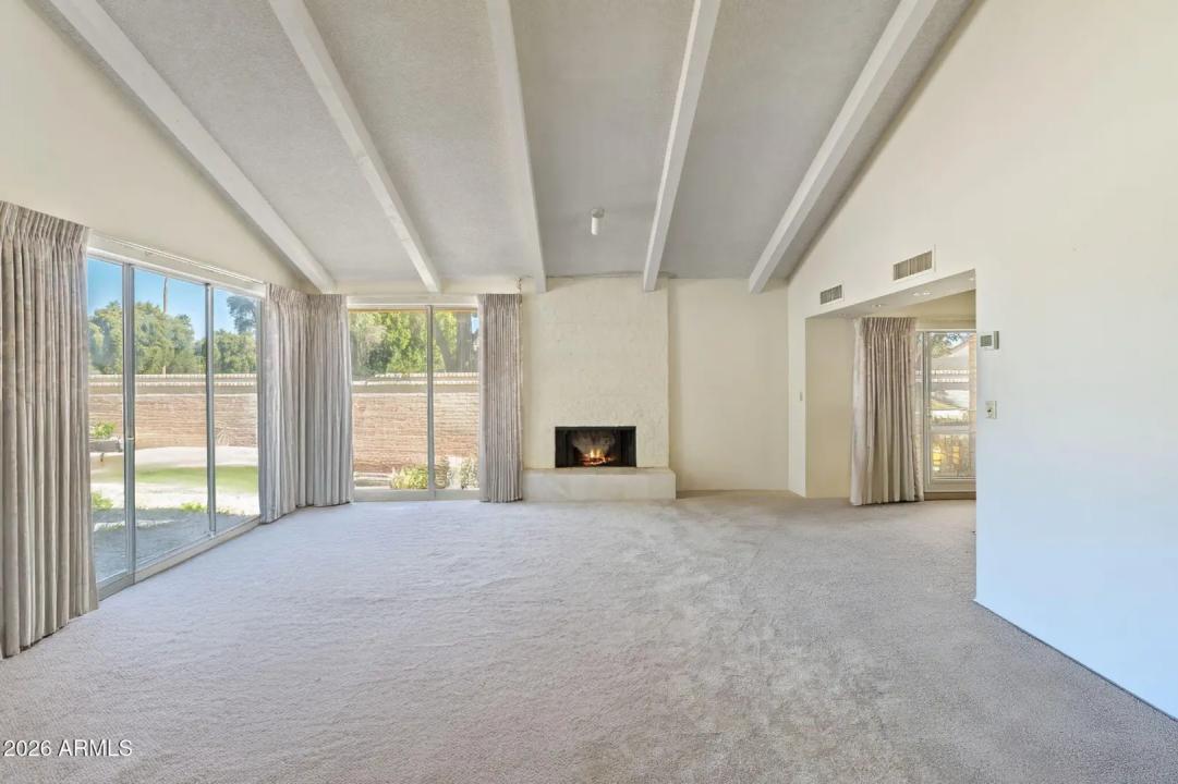 Real Estate Picture 4