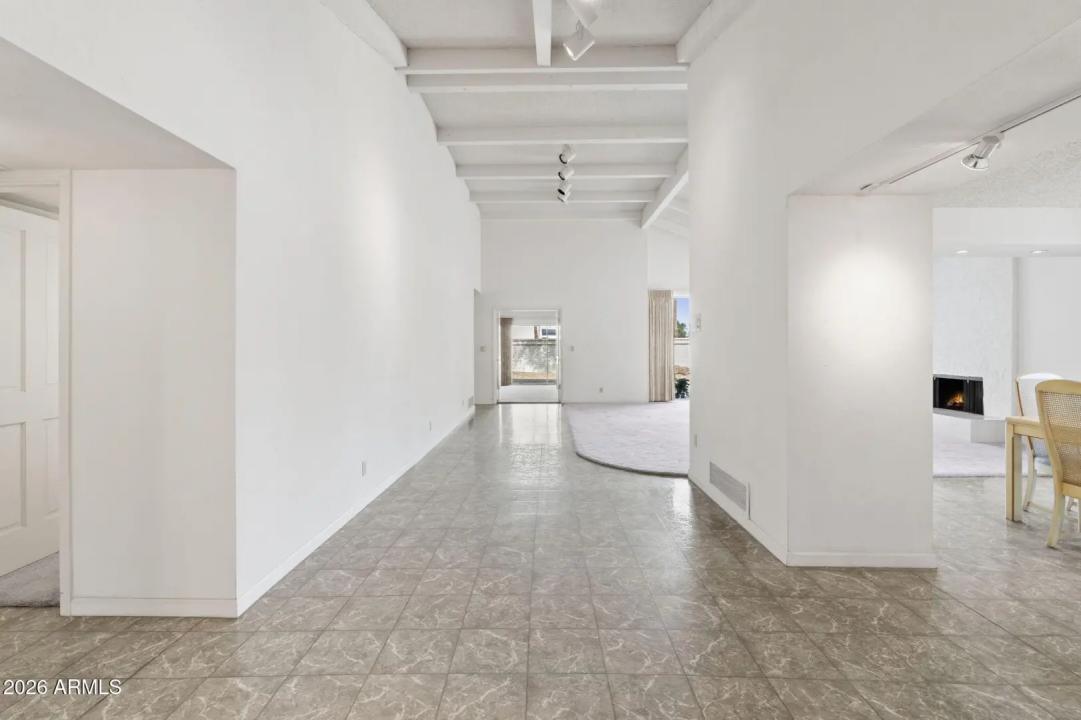 Real Estate Picture 9