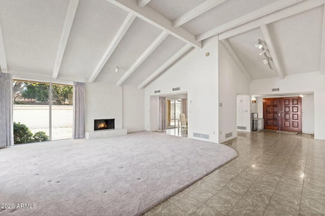 Real Estate Picture 11