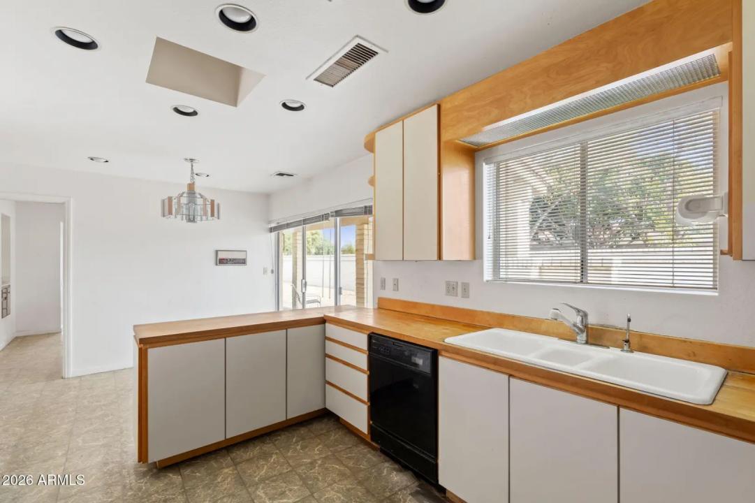 Real Estate Picture 20