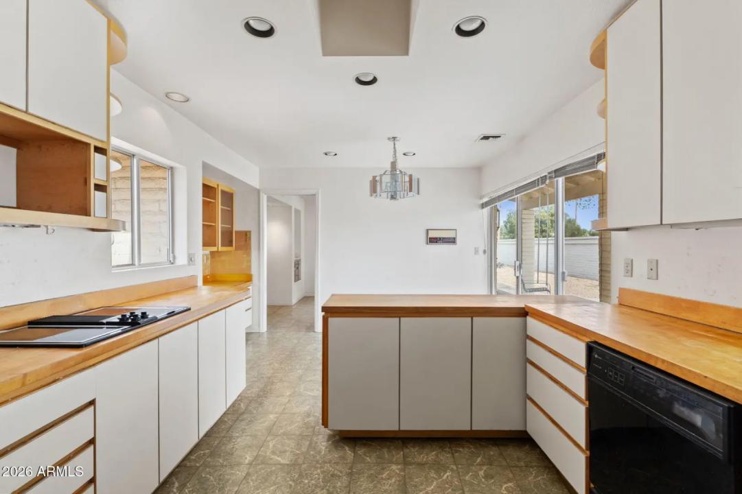 Real Estate Picture 21