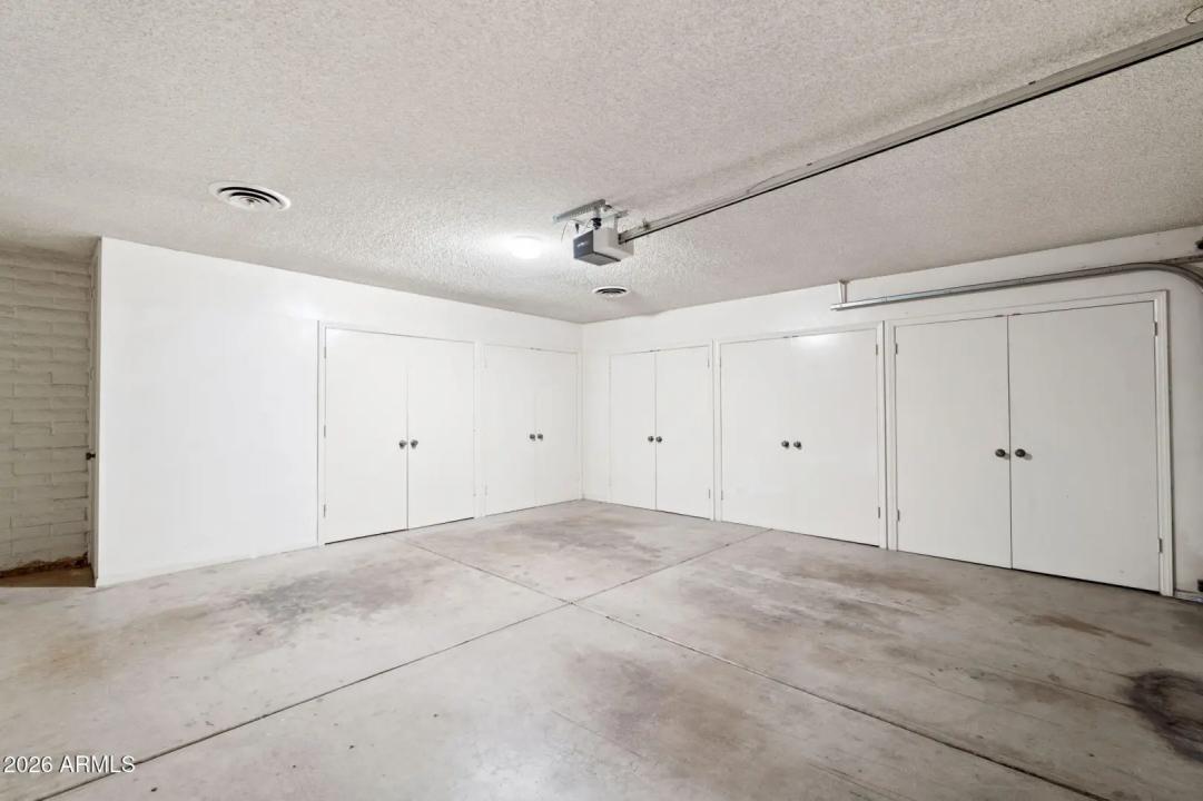 Real Estate Picture 24