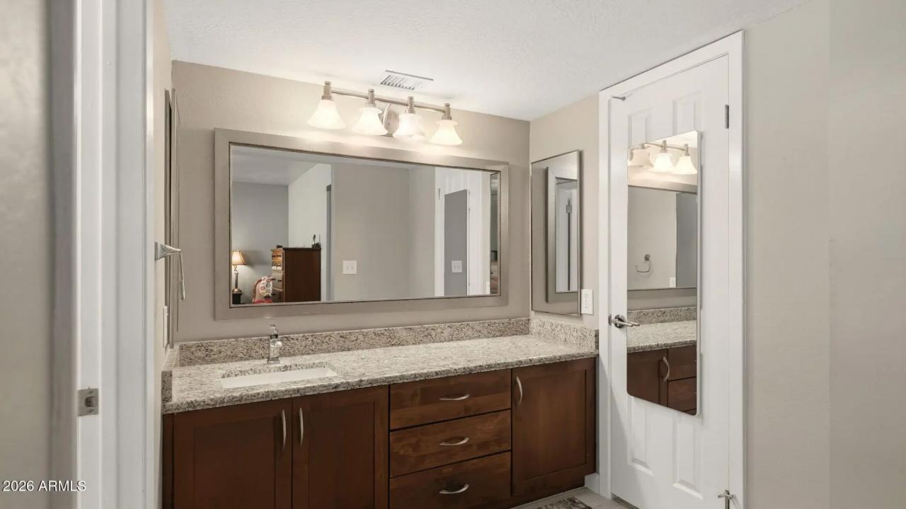 Real Estate Picture 24