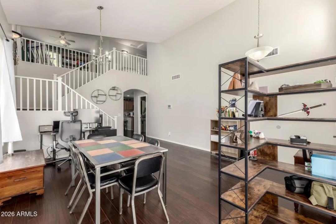 Real Estate Picture 4