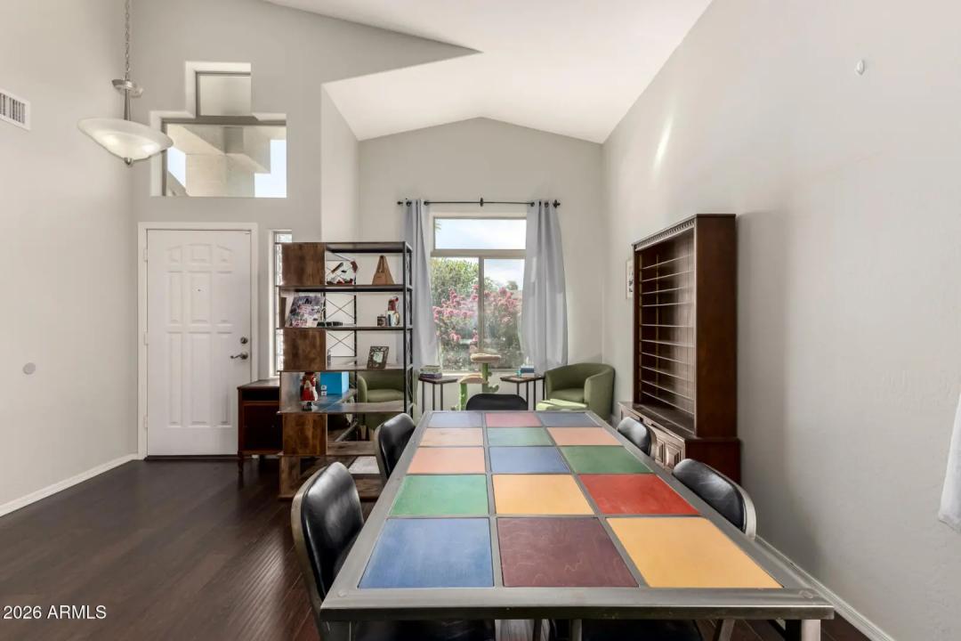 Real Estate Picture 5