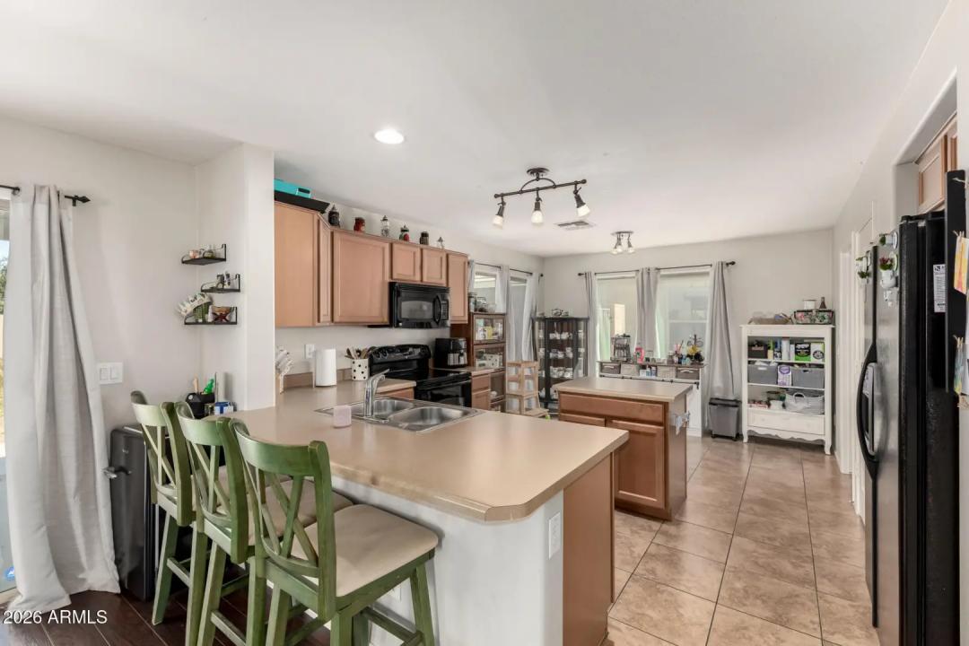 Real Estate Picture 9