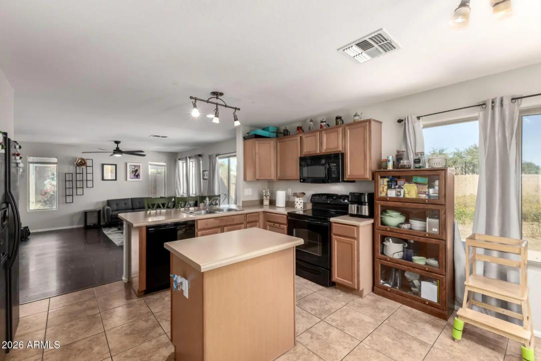 Real Estate Picture 10