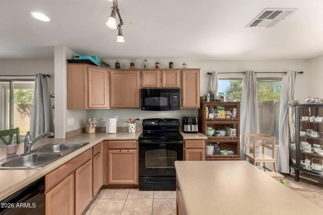 Real Estate Picture 11