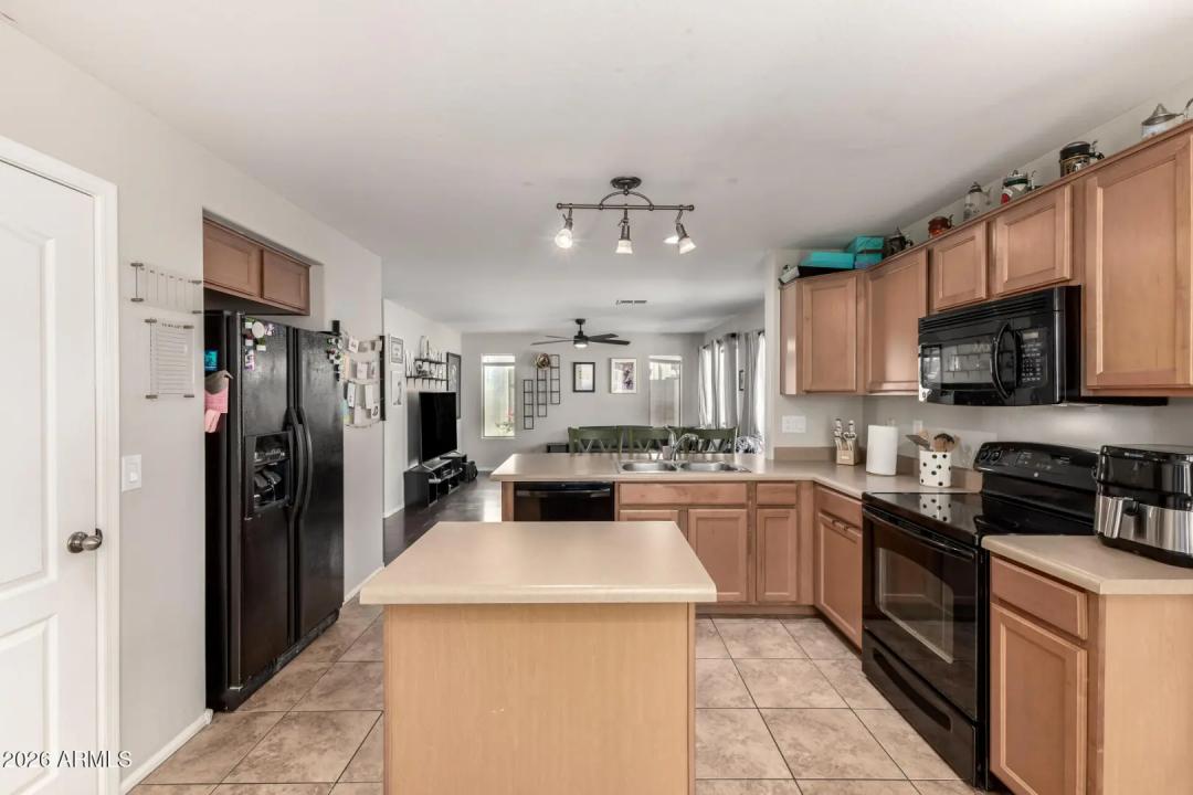 Real Estate Picture 12