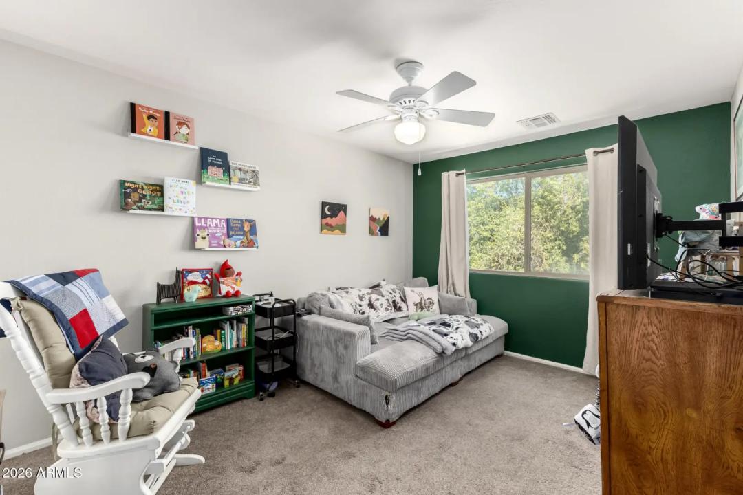 Real Estate Picture 23