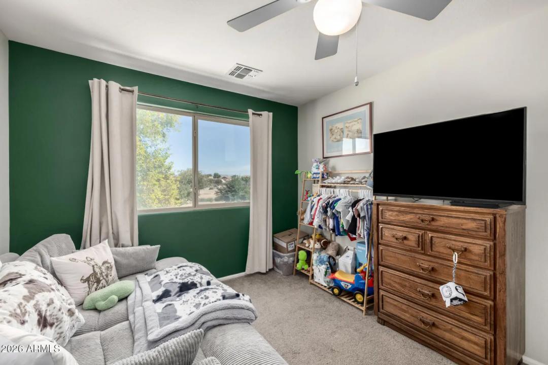 Real Estate Picture 24