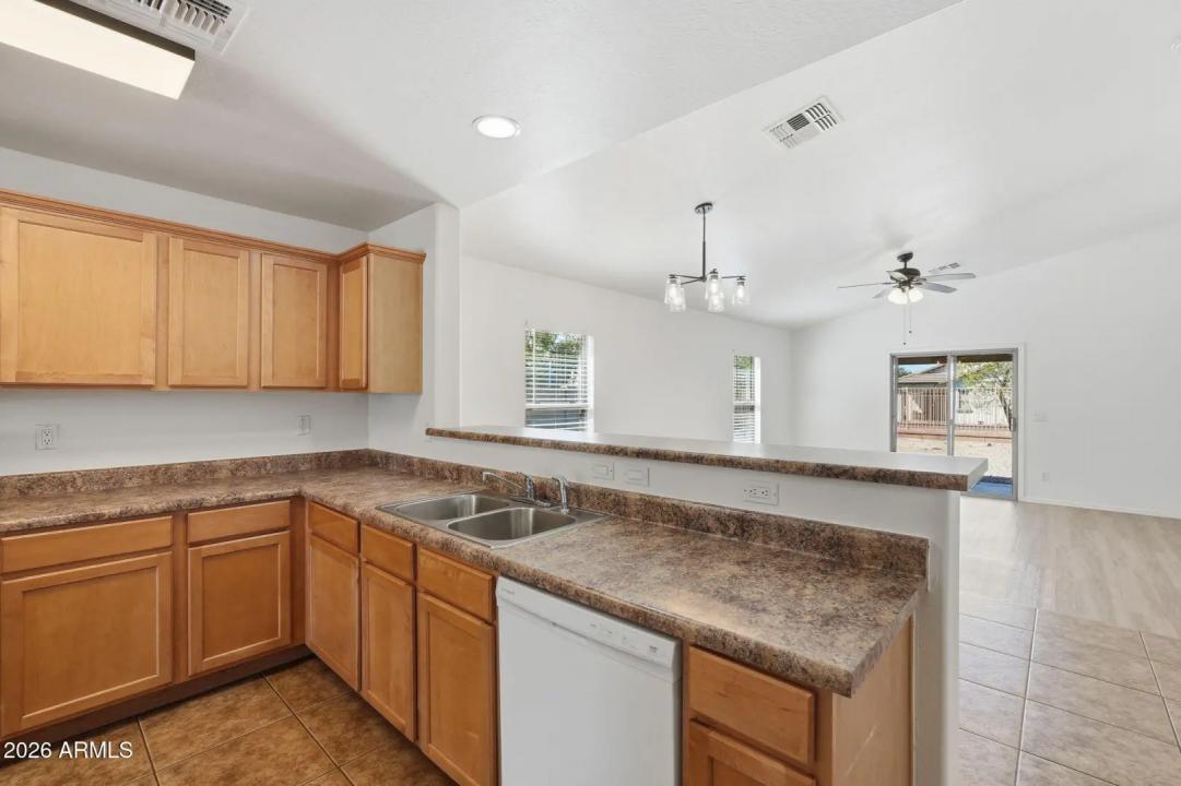 Real Estate Picture 17