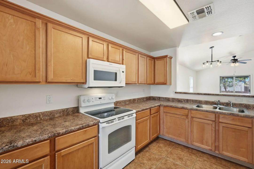 Real Estate Picture 12