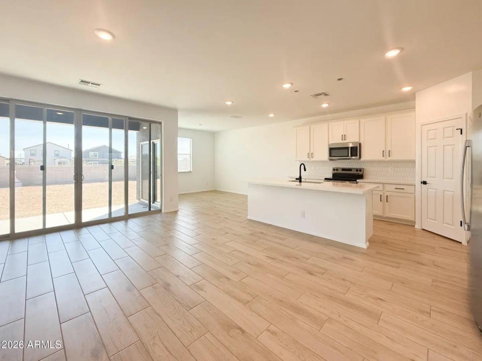 Real Estate Picture 3