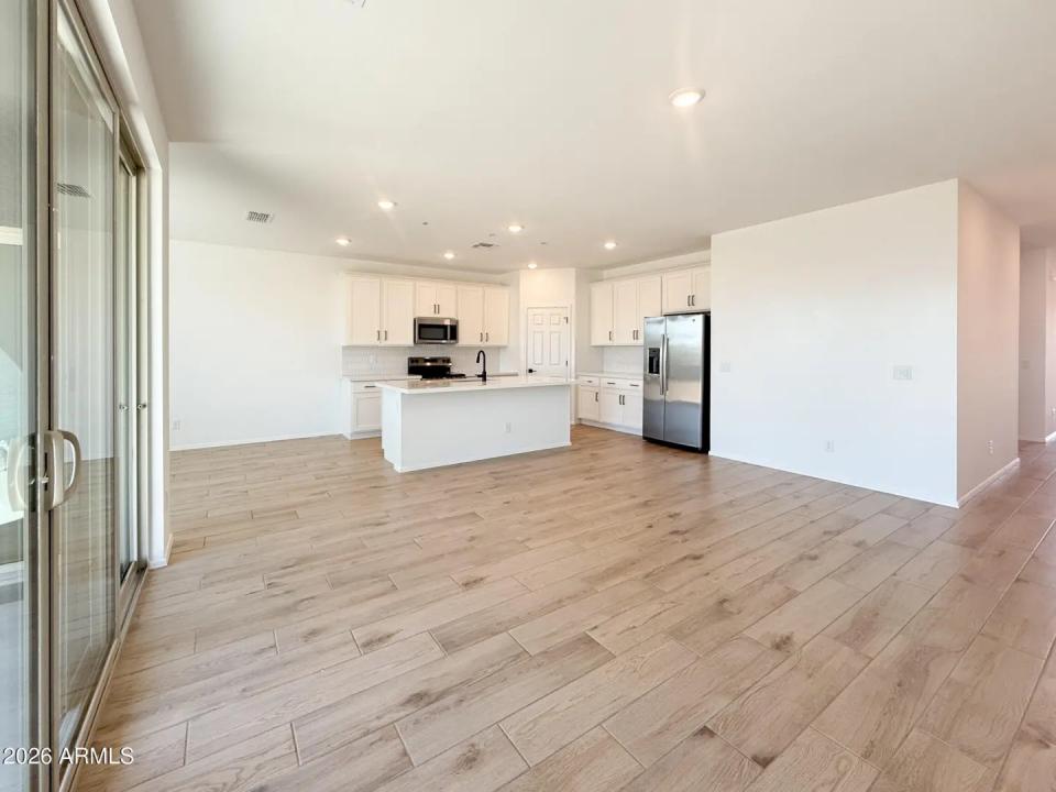 Real Estate Picture 4