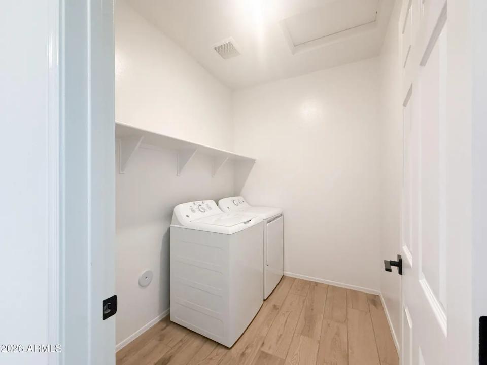 Real Estate Picture 7