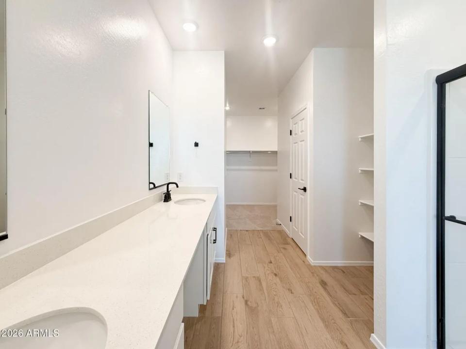 Real Estate Picture 9