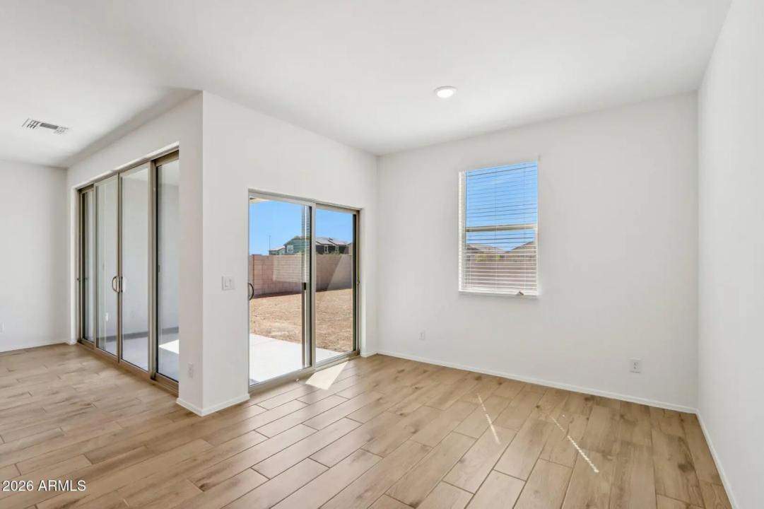 Real Estate Picture 7