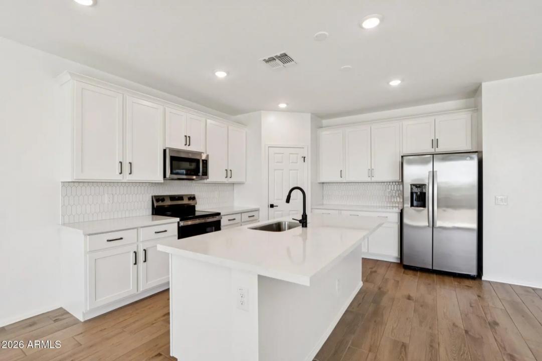 Real Estate Picture 9