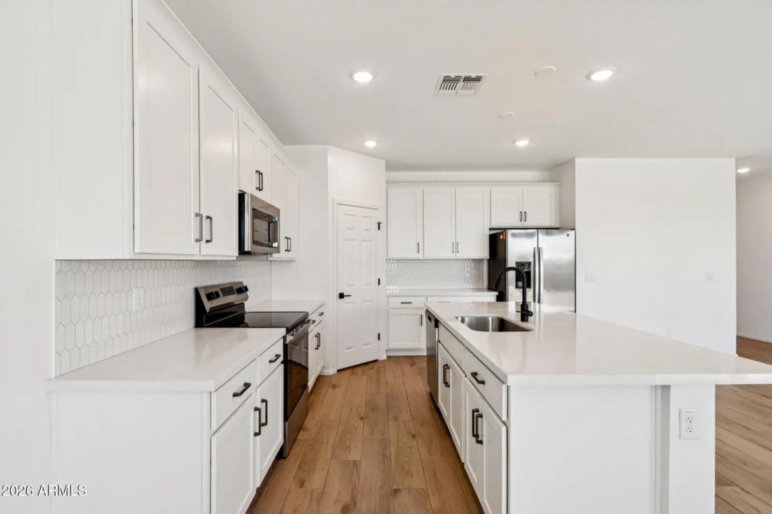 Real Estate Picture 10