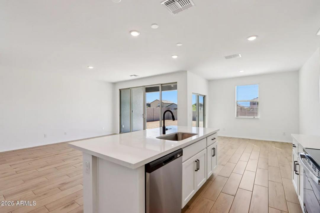 Real Estate Picture 11