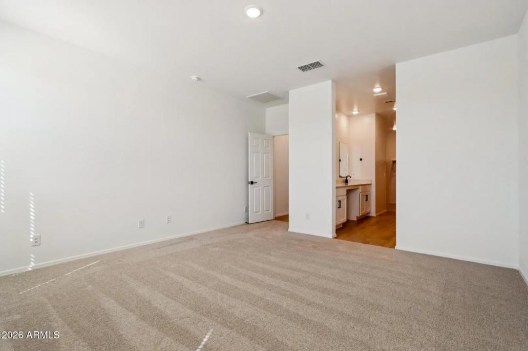 Real Estate Picture 14