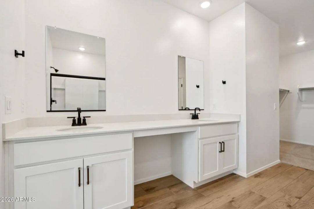 Real Estate Picture 15
