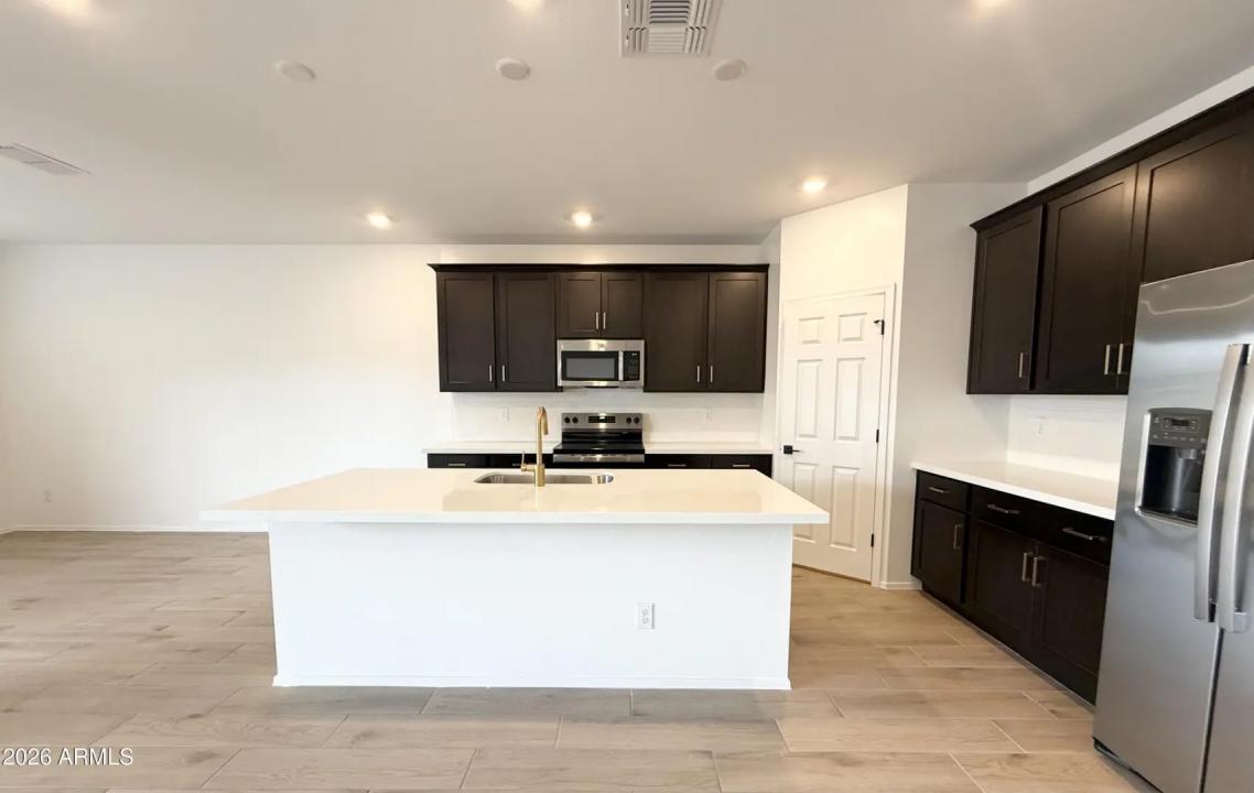 Real Estate Picture 3