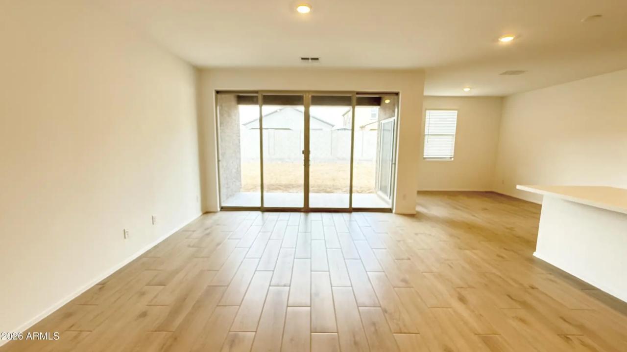 Real Estate Picture 5