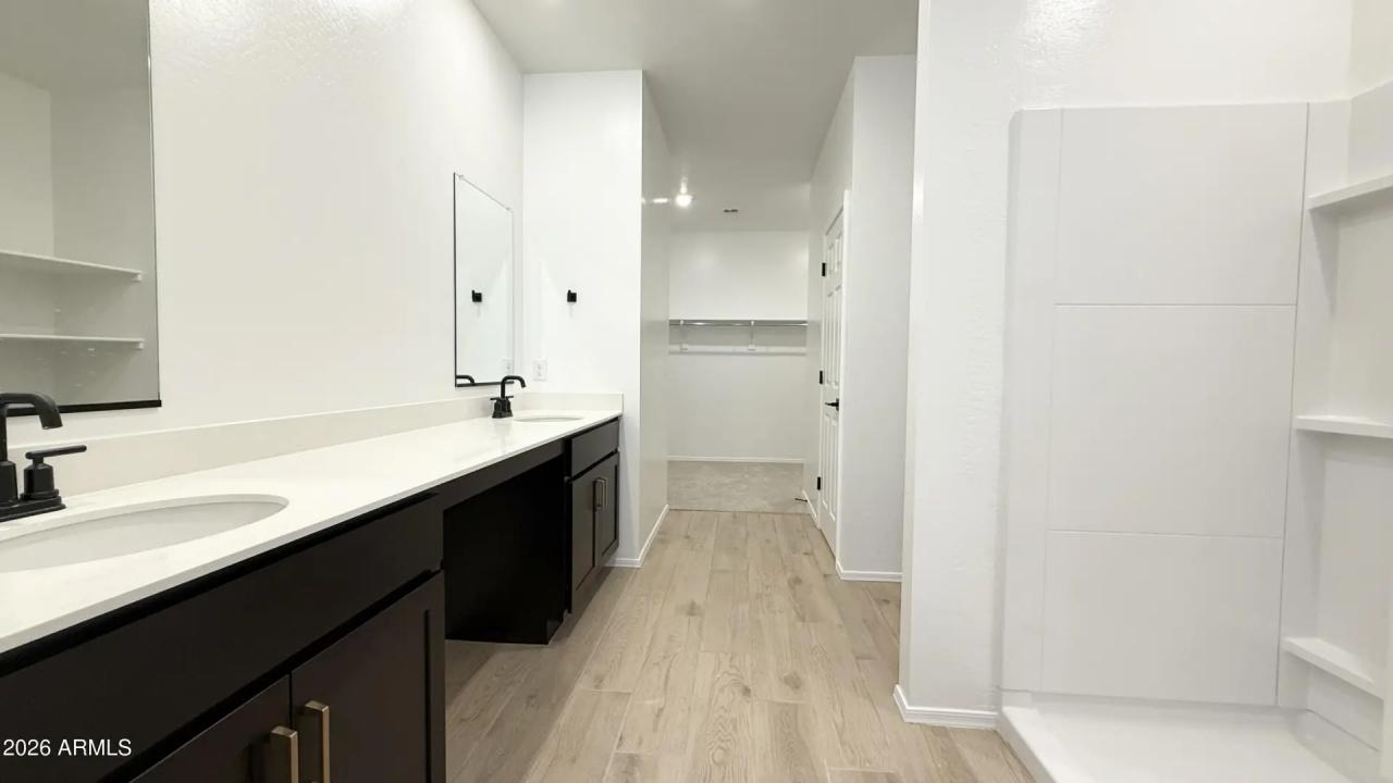 Real Estate Picture 8