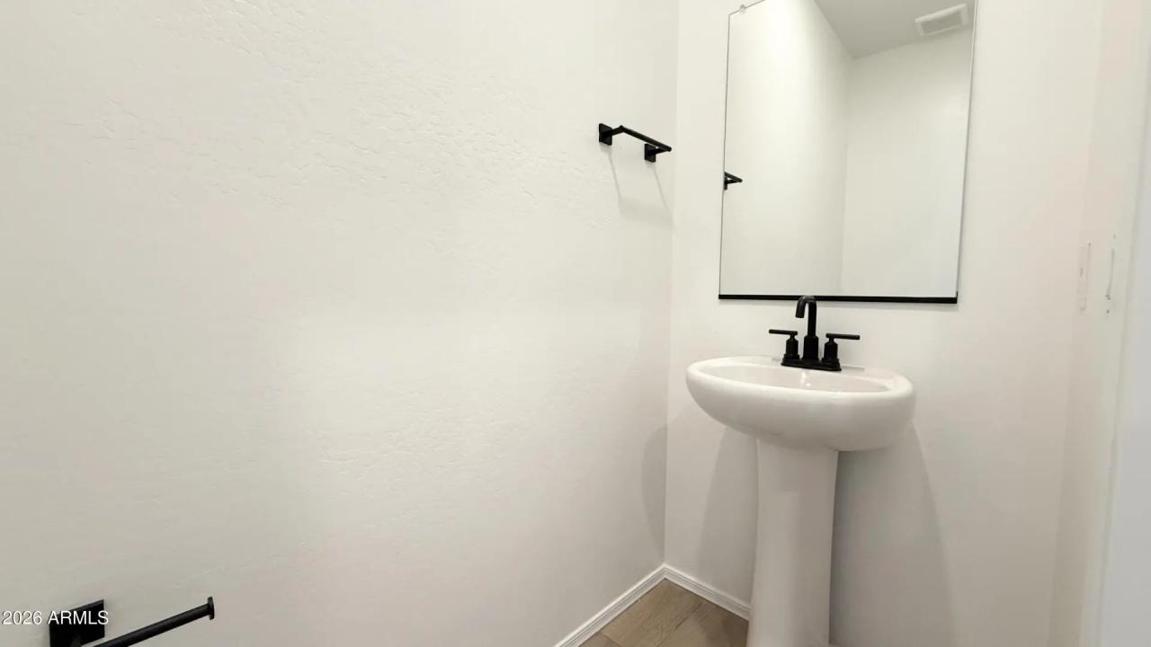 Real Estate Picture 16