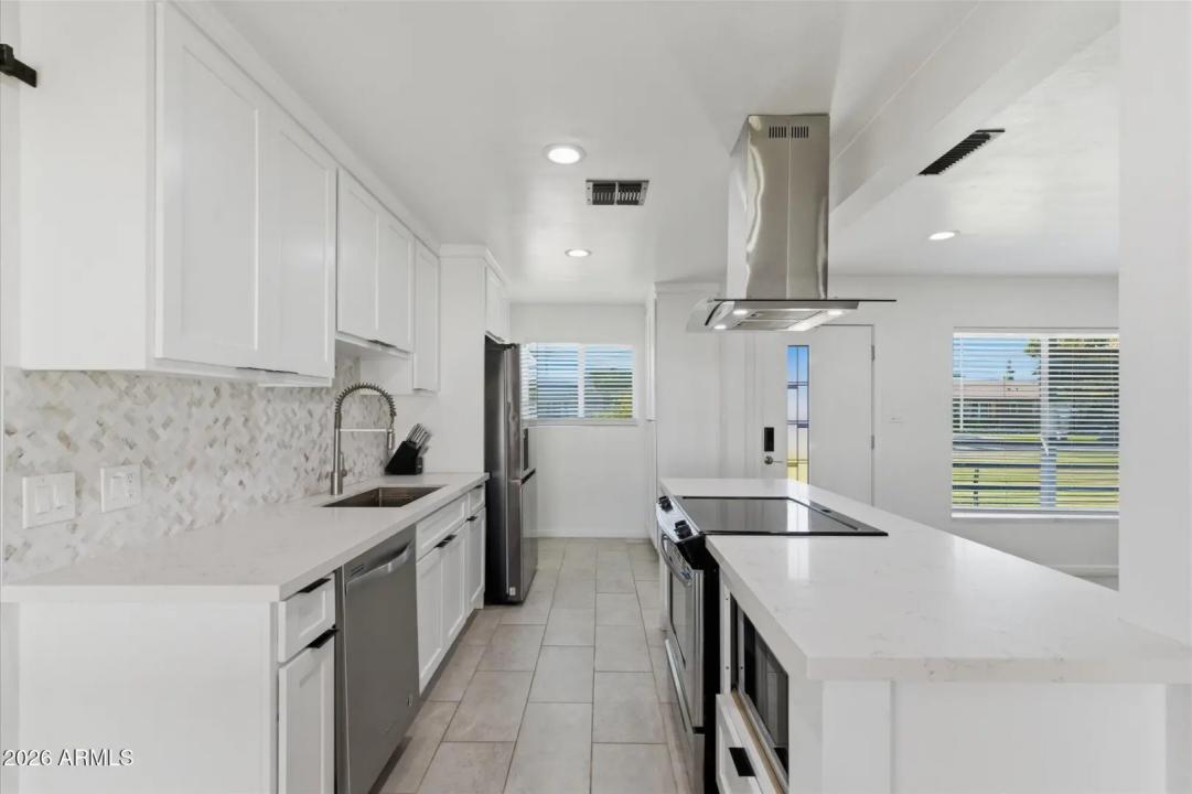 Real Estate Picture 7