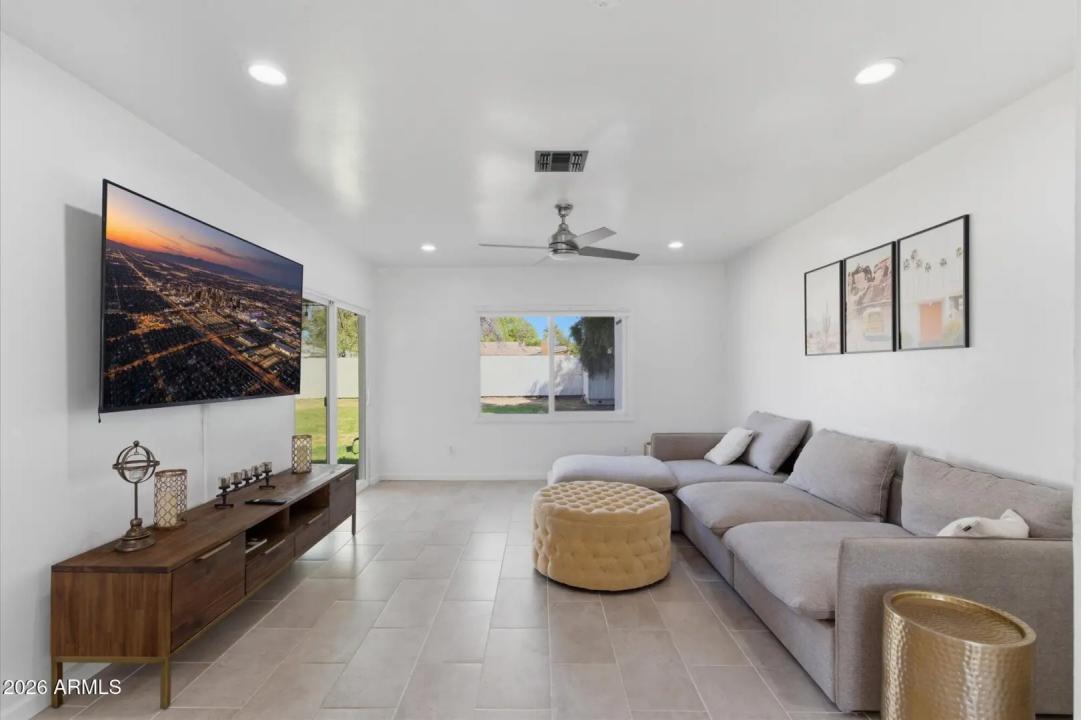 Real Estate Picture 9