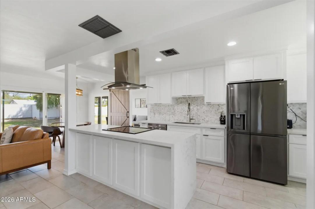 Real Estate Picture 6