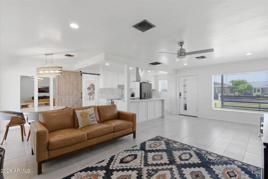 Real Estate Picture 4