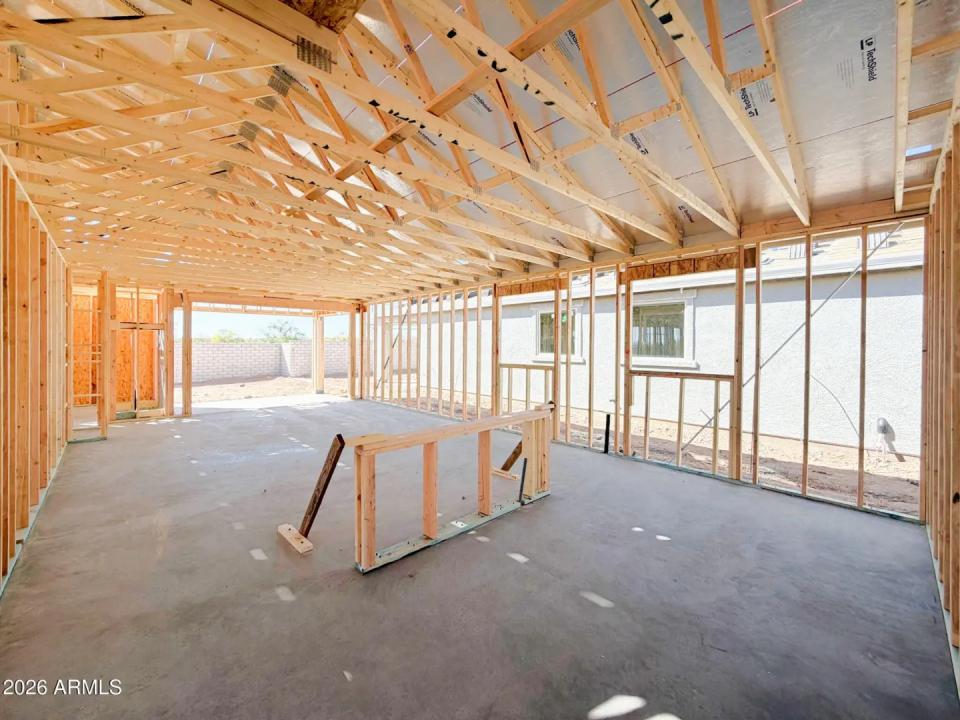 Real Estate Picture 3