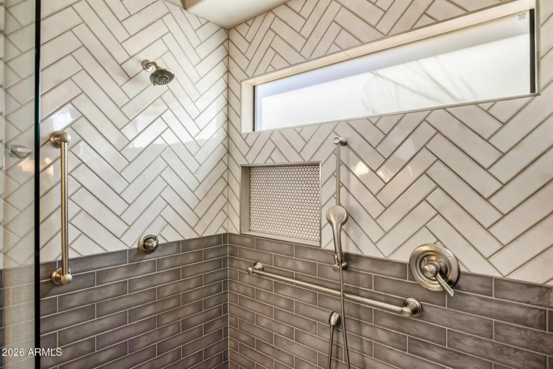 Real Estate Picture 23