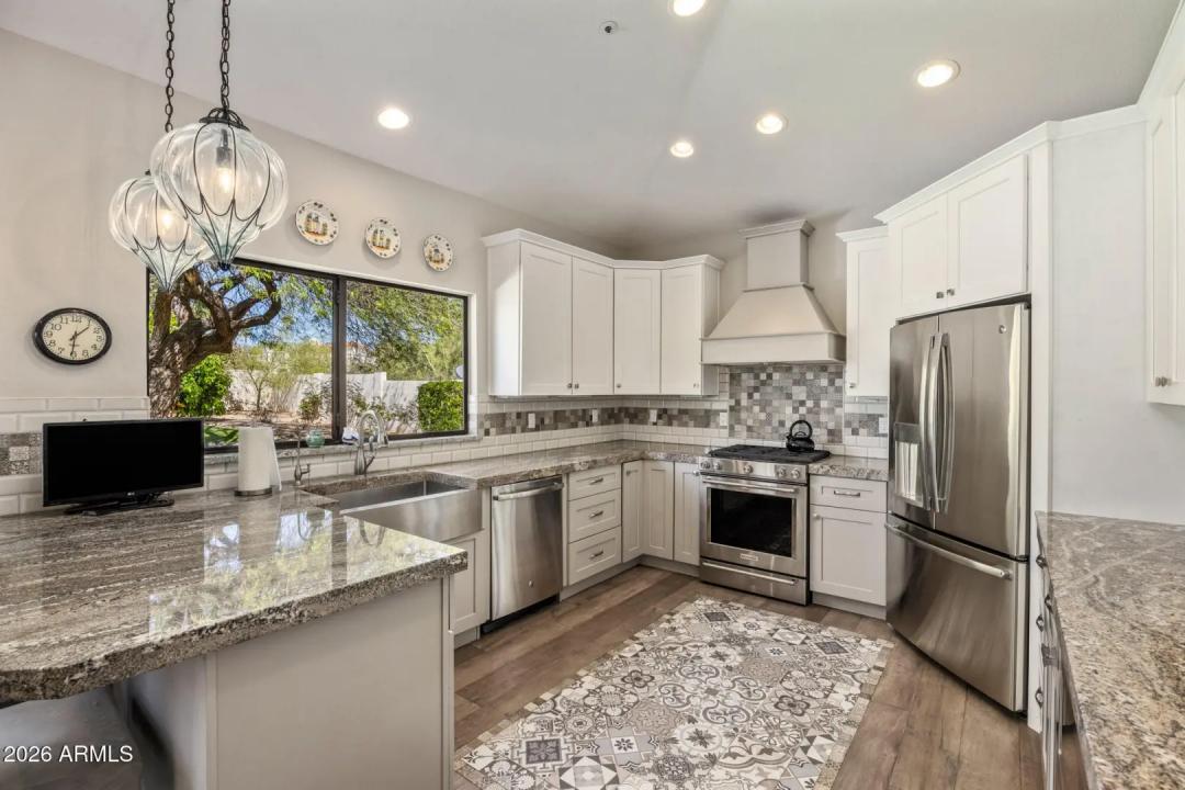 Real Estate Picture 3