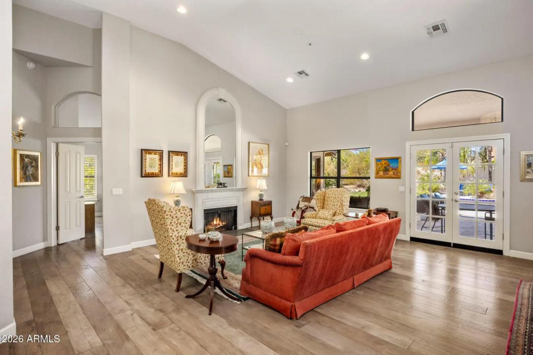 Real Estate Picture 4