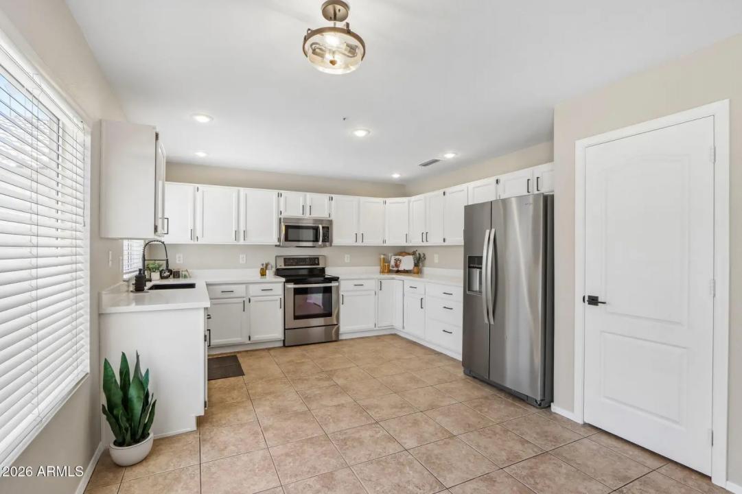 Real Estate Picture 8
