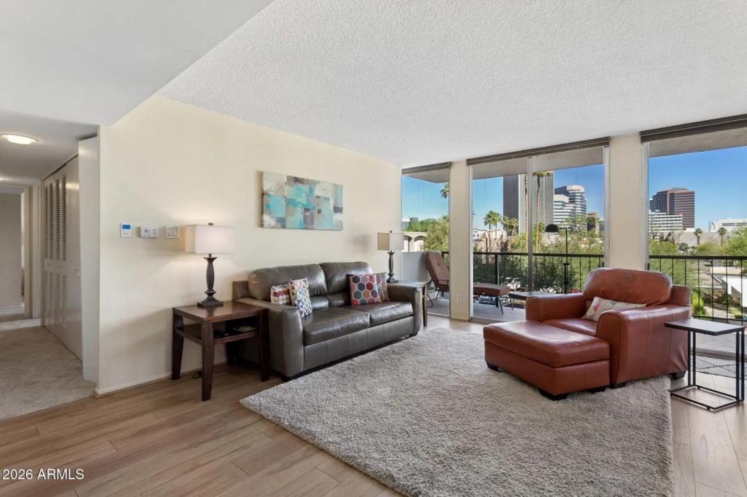 Real Estate Picture 4