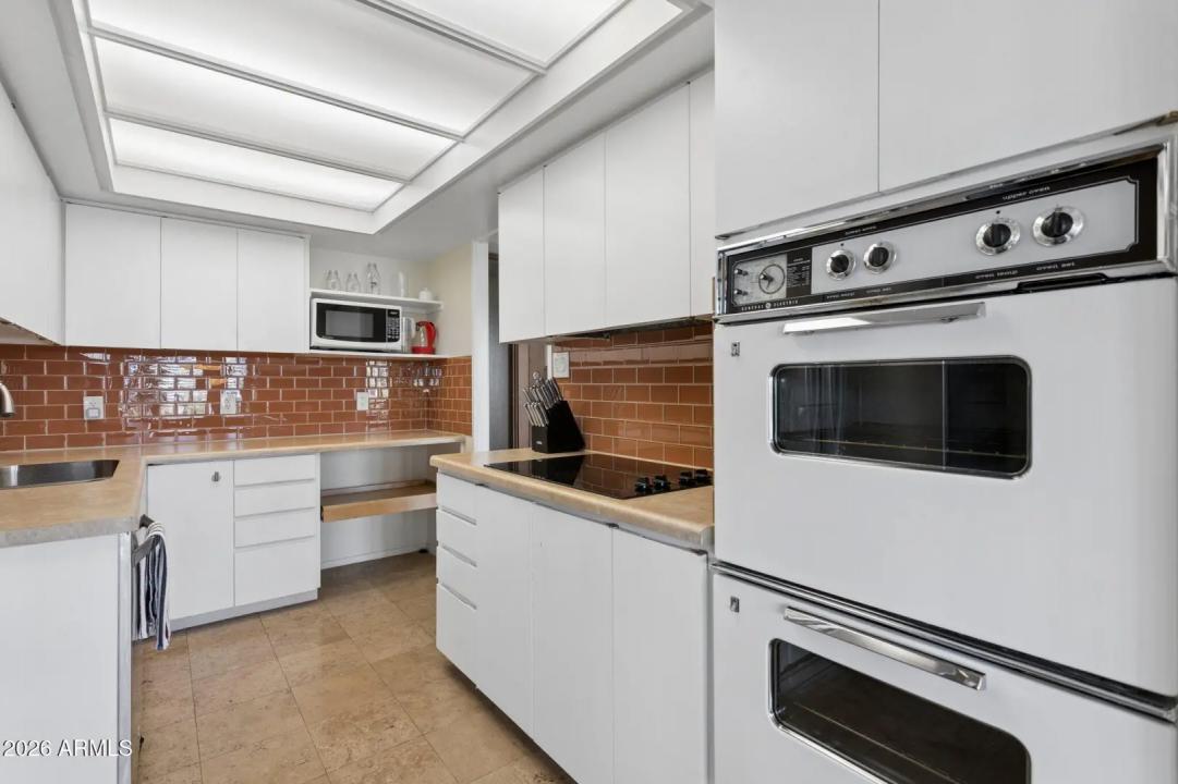 Real Estate Picture 10