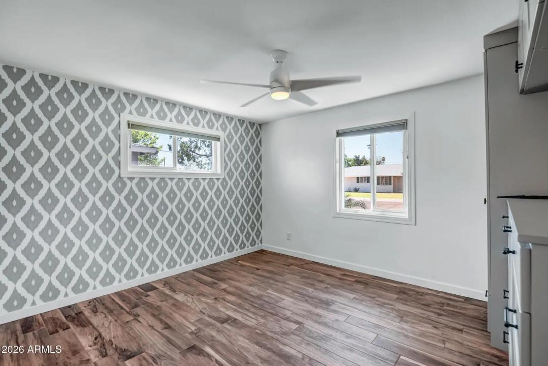 Real Estate Picture 24