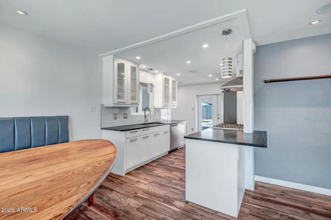 Real Estate Picture 10