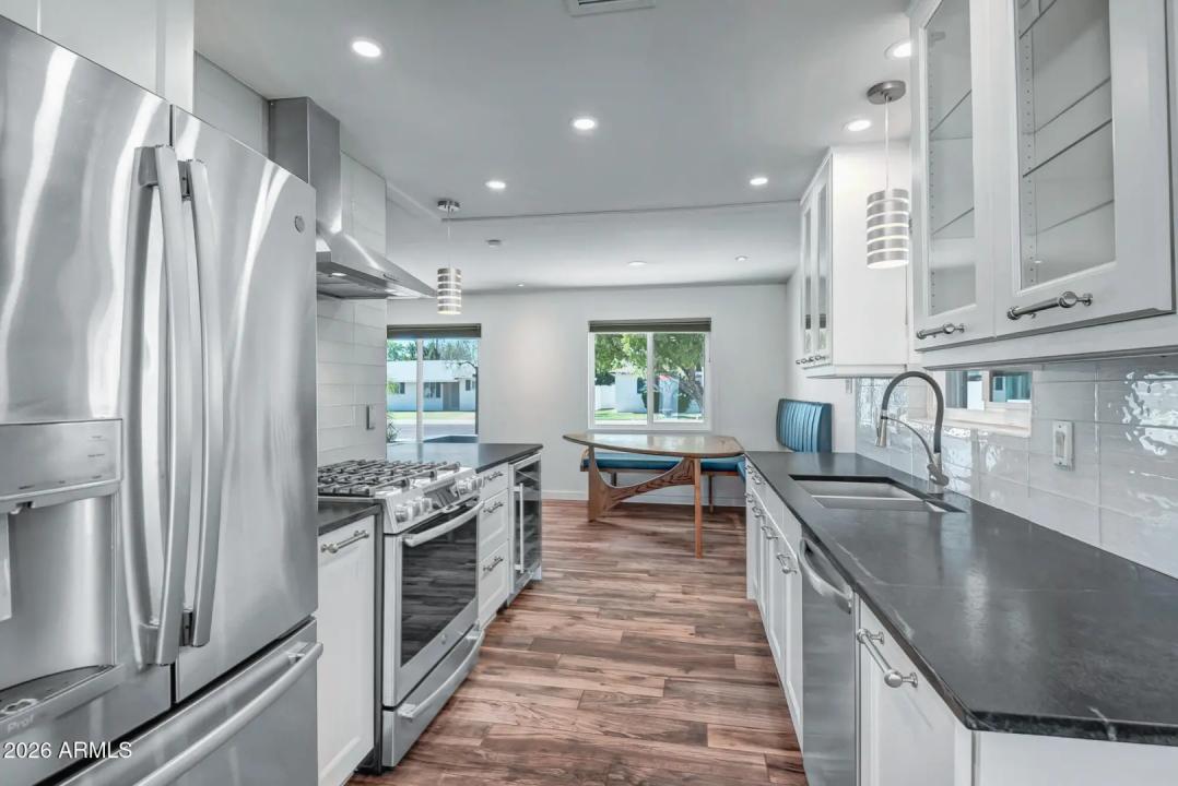 Real Estate Picture 12