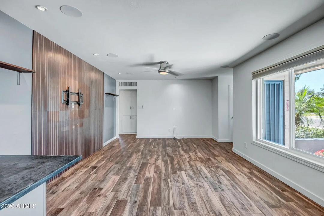 Real Estate Picture 7