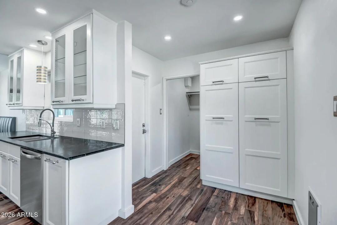 Real Estate Picture 32