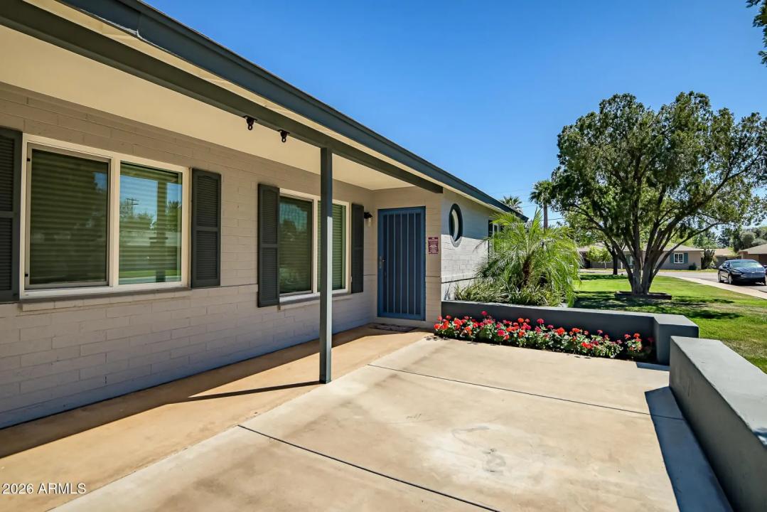 Real Estate Picture 4