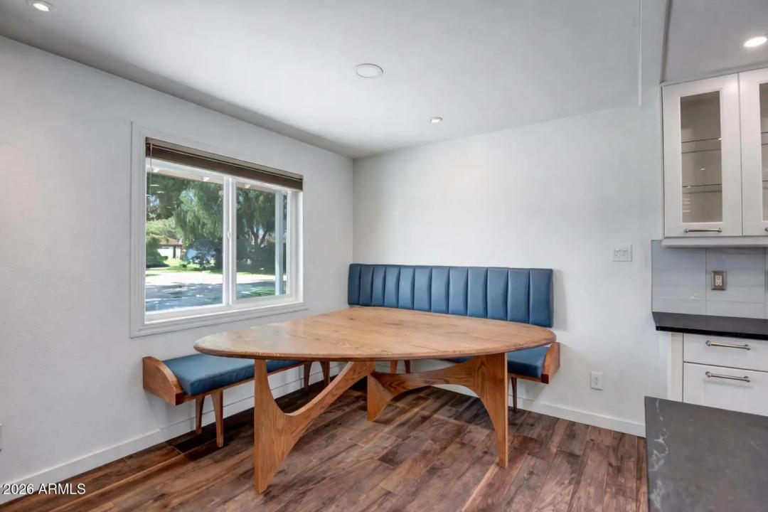 Real Estate Picture 9